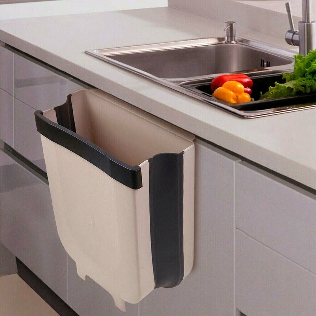 Poubelle pliable pour la porte d’armoire de cuisine